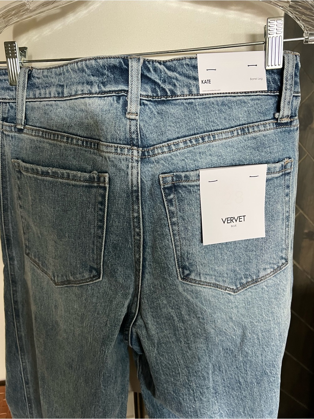 VERVET Barrel Leg Jeans in Light Blue Wash - Picture 4 of 4